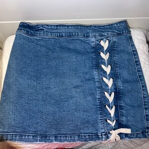 MINI SKIRT WITH LACE STRAP